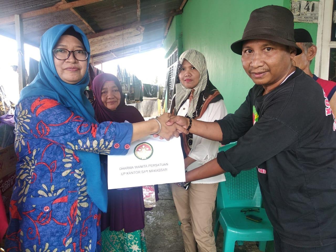 Tak Kalah Hebatnya, Ibu-Ibu Basarnas Makassar Ikut Terjun Ke Lokasi Bencana