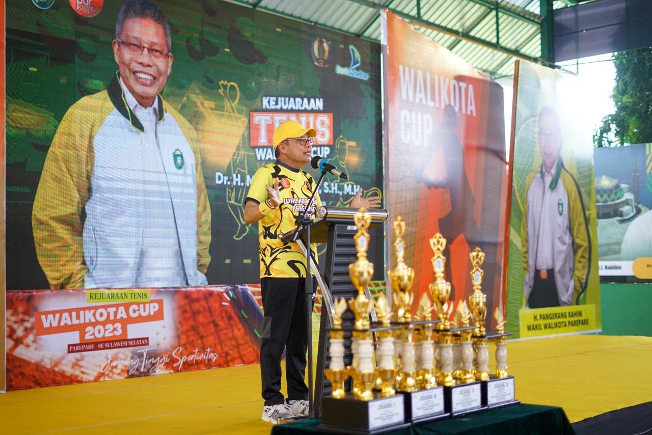 Taufan Pawe Buka Turnamen Tenis Lapangan Wali Kota Cup