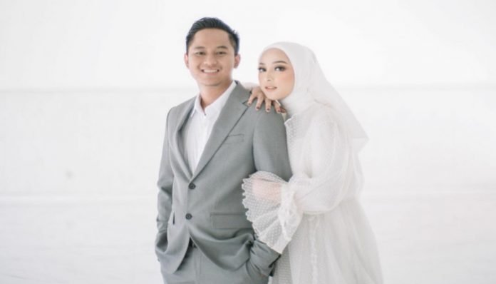 Doni Salaman bersama istri Dinan Fajrina/sumber: @dinanfajrina