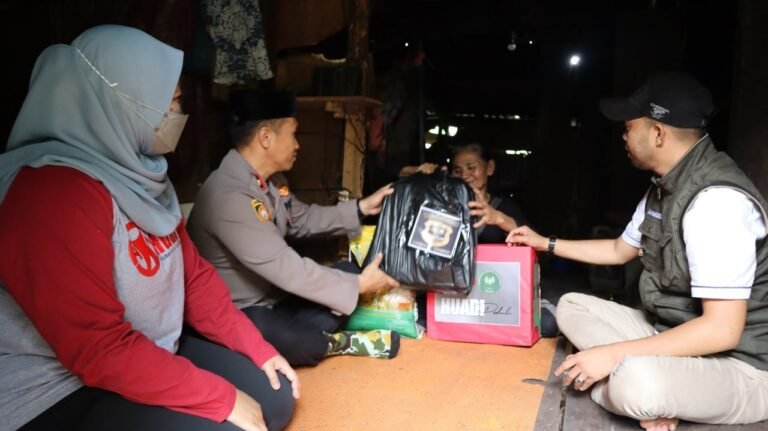 Bantuan Polres Bantaeng dan Huadi Group Diapresiasi Pemerintah Setempat