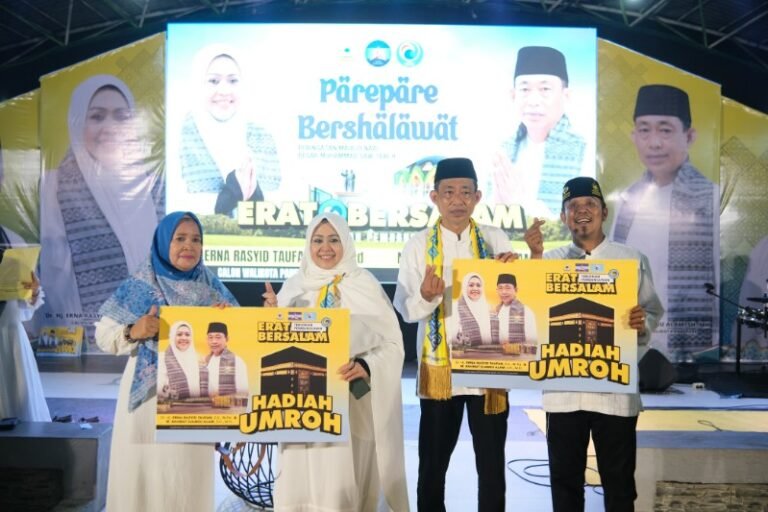 Menang Undian Umrah Gratis Parepare Berselawat, Syamsuri dan Hasni Doakan Erat-Bersalam Menang di Pilkada 2024