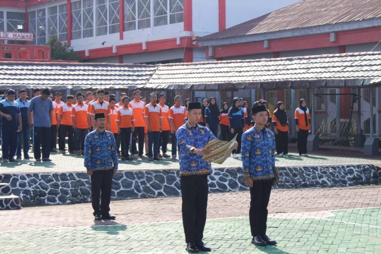 Tanamkan Jiwa Nasionalisme dan Cinta Tanah Air, Warga Binaan Lapas IIA Parepare Jadi Pengibar Bendera Merah Putih