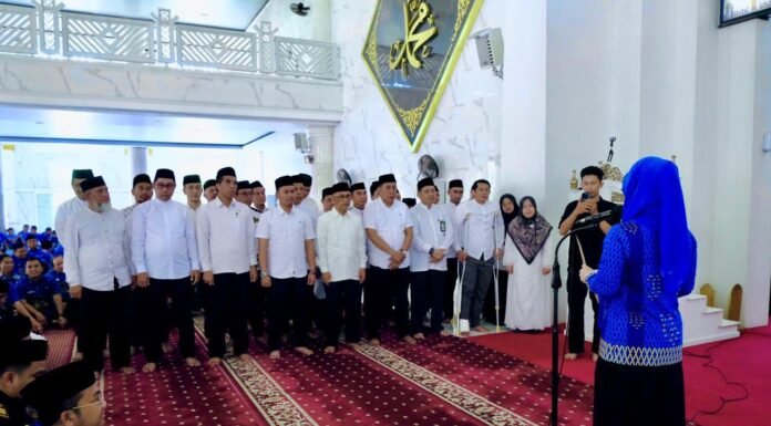 Kukuhkan Pengurus Baru, Bupati Talenrang Harap Masjid Agung Syekh Yusuf Jadi Pusat Keagamaan