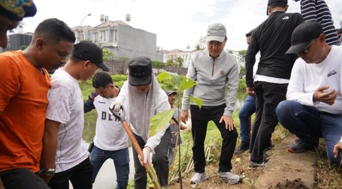 Komitmen Wujudkan Lingkungan Hijau, Pemkab Gowa dan Kemendes PDT Lakukan Penanaman Pohon