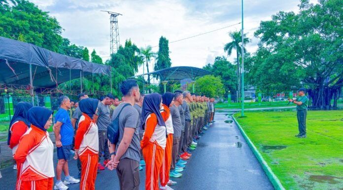 Pjs Komandan Brigif 11/Badik Sakti Bina Kebugaran Personel TNI Parepare Melalui Olahraga